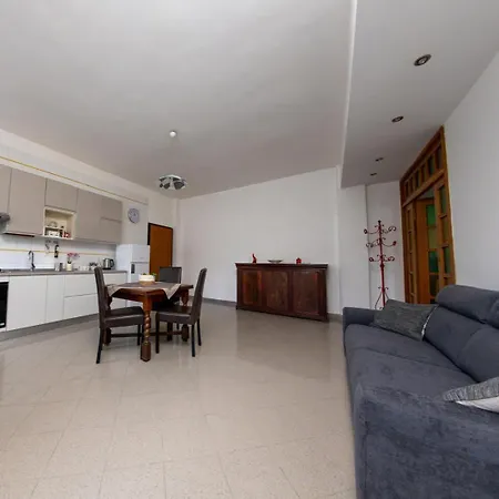 شقة Marisella Holidays House *